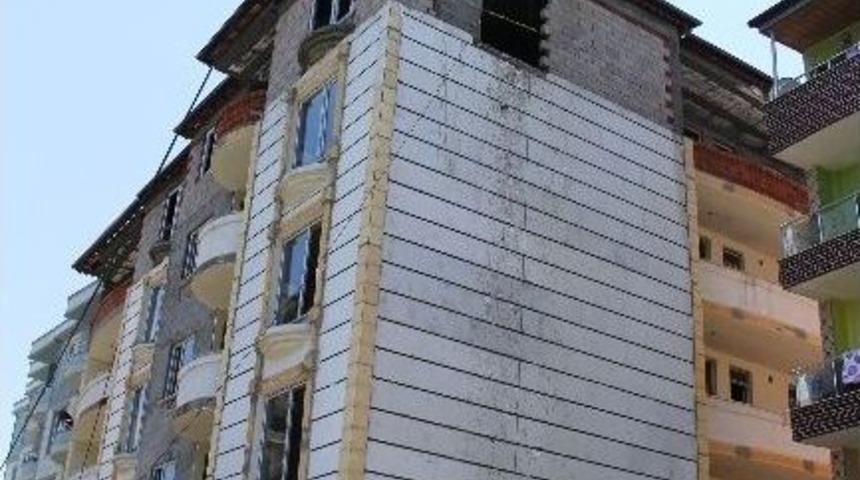 Iğdır'da İnşaattan D&uuml;şen İş&ccedil;i &Ouml;ld&uuml;