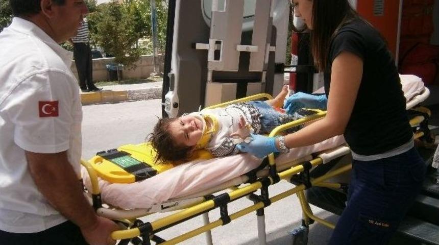 İkinci Kattan D&uuml;şen Afgan &Ccedil;ocuk Yaralandı