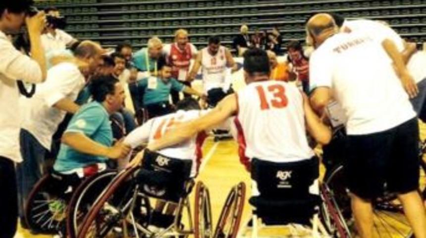 T&uuml;rkiye, Son Şampiyonu Eledi