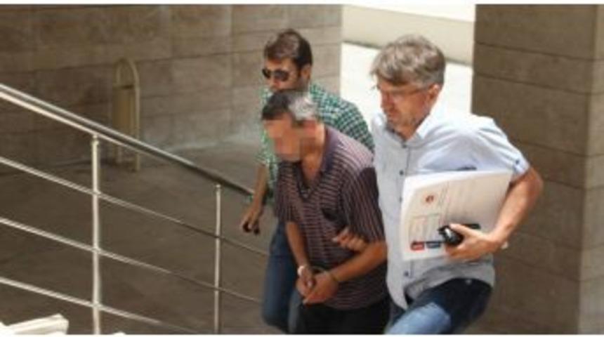 Amcasının Oğlunu Bı&ccedil;akla Ağır Yaraladı
