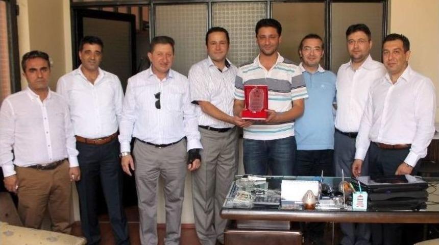 Nazilli Ticaret Odasından İnşaat Sekt&ouml;r&uuml;ndeki Duayenlere Plaket