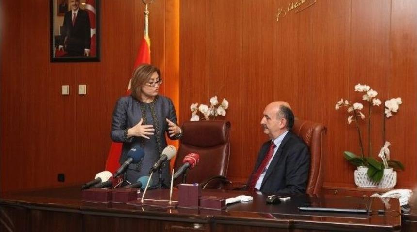 Bakan M&uuml;ezzinoğlu, Başkan Şahin&rsquo;i Ziyaret Etti