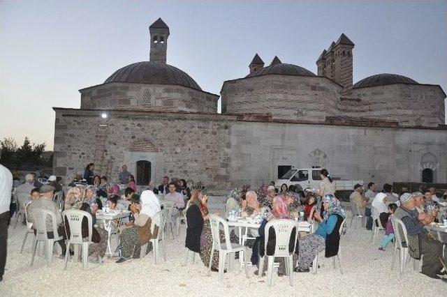 Şeyh S&uuml;caaddin Veli K&uuml;lliyesi nde İftar Yemeği 1