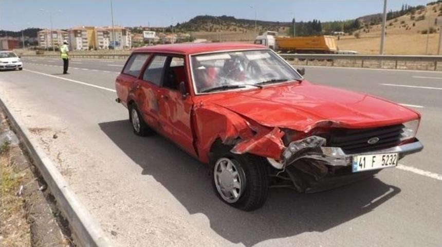 Boz&uuml;y&uuml;k'te Trafik Kazası: 1 Yaralı