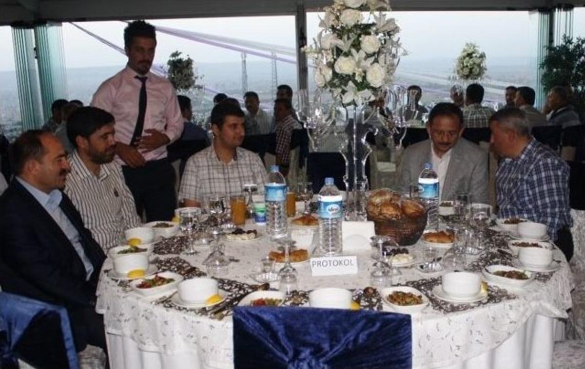 Ensar Vakfı &Uuml;yeleri İle G&ouml;n&uuml;l El&ccedil;ileri, İftarda Buluştu