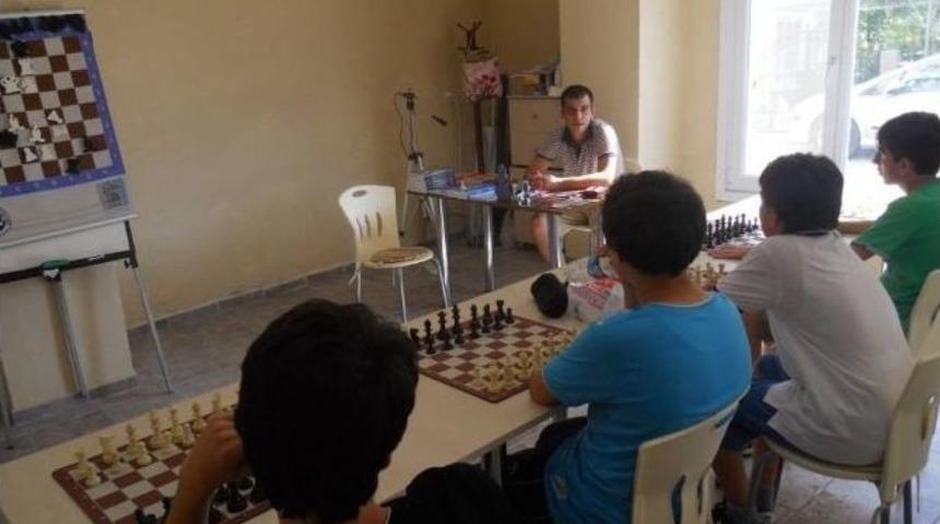 Abdulov, Yalova&rsquo;da Satran&ccedil; Sporcuları İle Buluştu