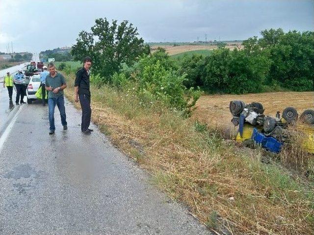 40 Ton Kömür Tozu Yüklü Tır Şarampole Devrildi: 1 Yaralı