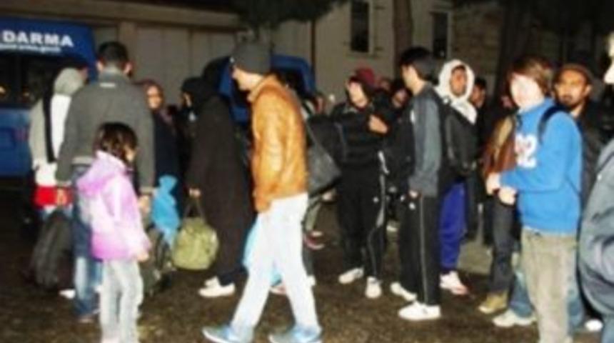 Karaburun'da 21 Ka&ccedil;ak G&ouml;&ccedil;men Yakalandı