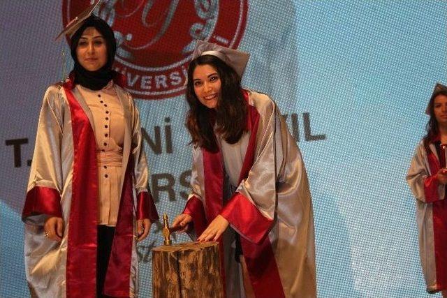 Yeni Y&uuml;zyıl &Uuml;niversitesi İlk Lisans Mezunlarını Verdi 3
