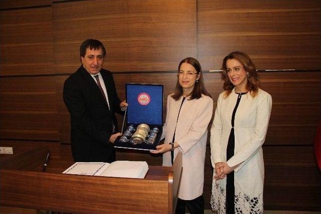 Bakan İslam dan &Ccedil;ocuk Yaşta Evlilik Uyarısı 1