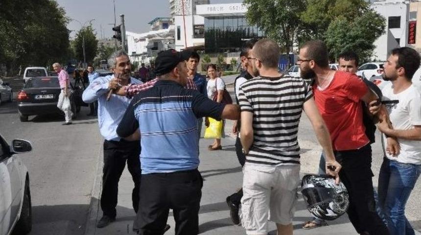 Trafikte Tartıştılar, Kavgaya Tutuştular