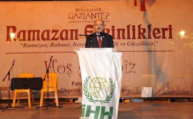 Bakan Müezzinoğlu İftarını Yetimlerle Açtı