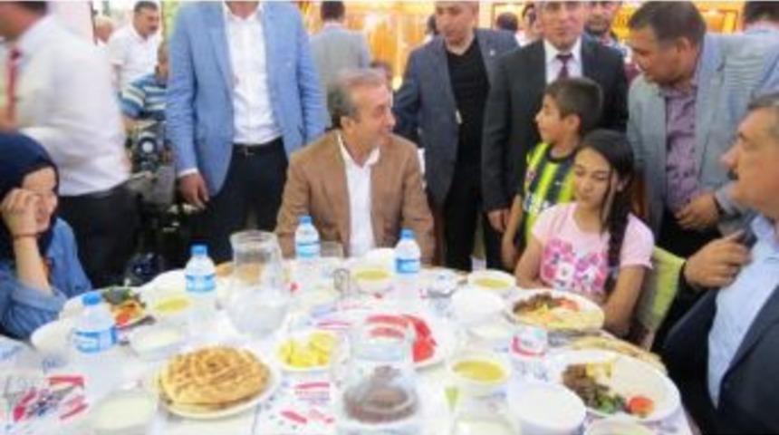 Bakan Eker, &lsquo;kardeşlik İftarı&rsquo;na Katıldı