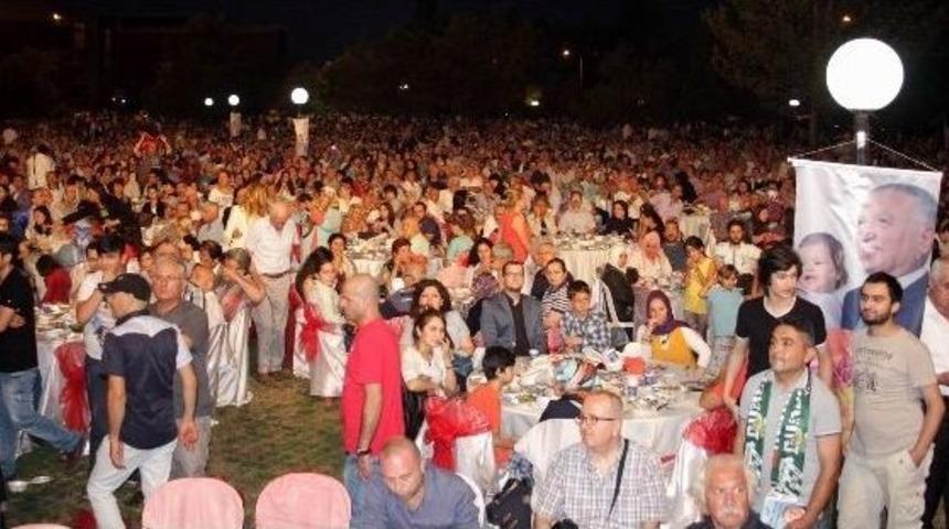 Cumhurbaşkanı Adayı Ekmeleddin İhsanoğlu Bursa'da 10 Bin Kişiyle İftarda Buluştu