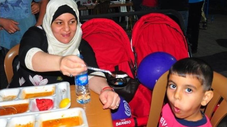 Manisa&rsquo;da Kalan Yaklaşık 500 M&uuml;lteciye İftar