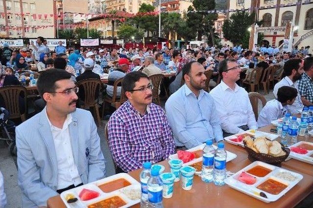 Manisa’da Kalan Yaklaşık 500 Mülteciye İftar