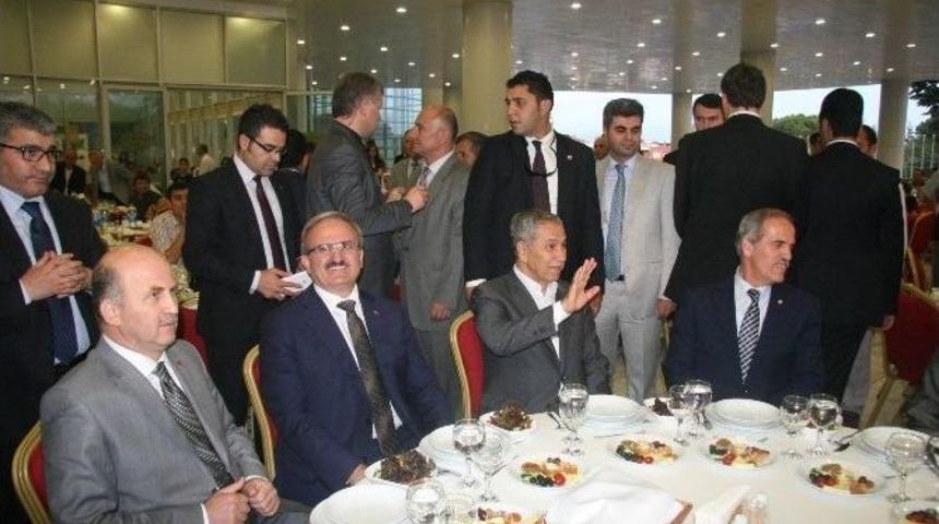 Arın&ccedil;: &ldquo;israil&rsquo;in Yaptığı Ne B&uuml;y&uuml;k Zul&uuml;md&uuml;r&rdquo;