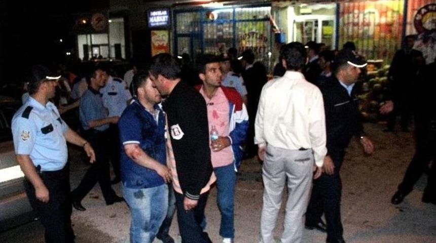 Tabanca Ve D&ouml;ner Bı&ccedil;aklarıyla Bakkalı Basan Saldırganlar Ter&ouml;r Estirdi