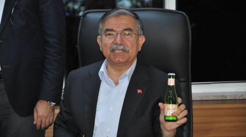 Bakan Yılmaz, 'd&uuml;nya Yetimler G&uuml;n&uuml;' Dolayısıyla D&uuml;zenlenen İftara Katıldı