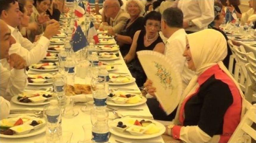 Fransa Başkonsolosluğu Bir İlke İmza Atarak, Fransa Sarayı'nda İftar Verdi