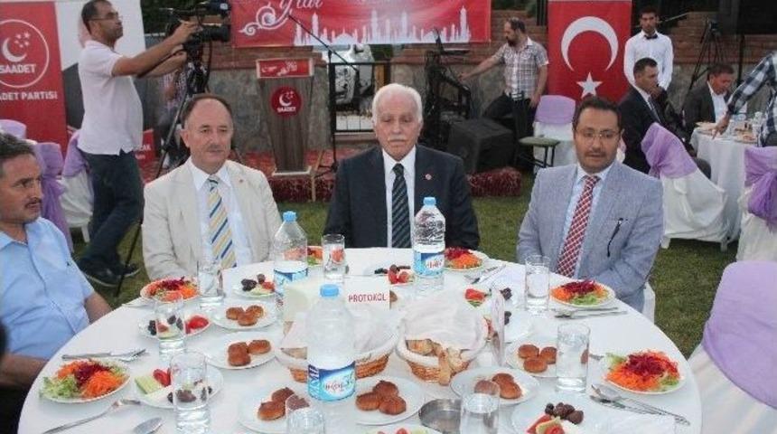 Mustafa Kamalak İzmir'de Partisinin İftarına Katıldı