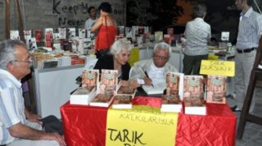 Tarık Dursun K., Fo&ccedil;a Sanat Sokağı&rsquo;nda Edebiyaseverlerle Buluştu