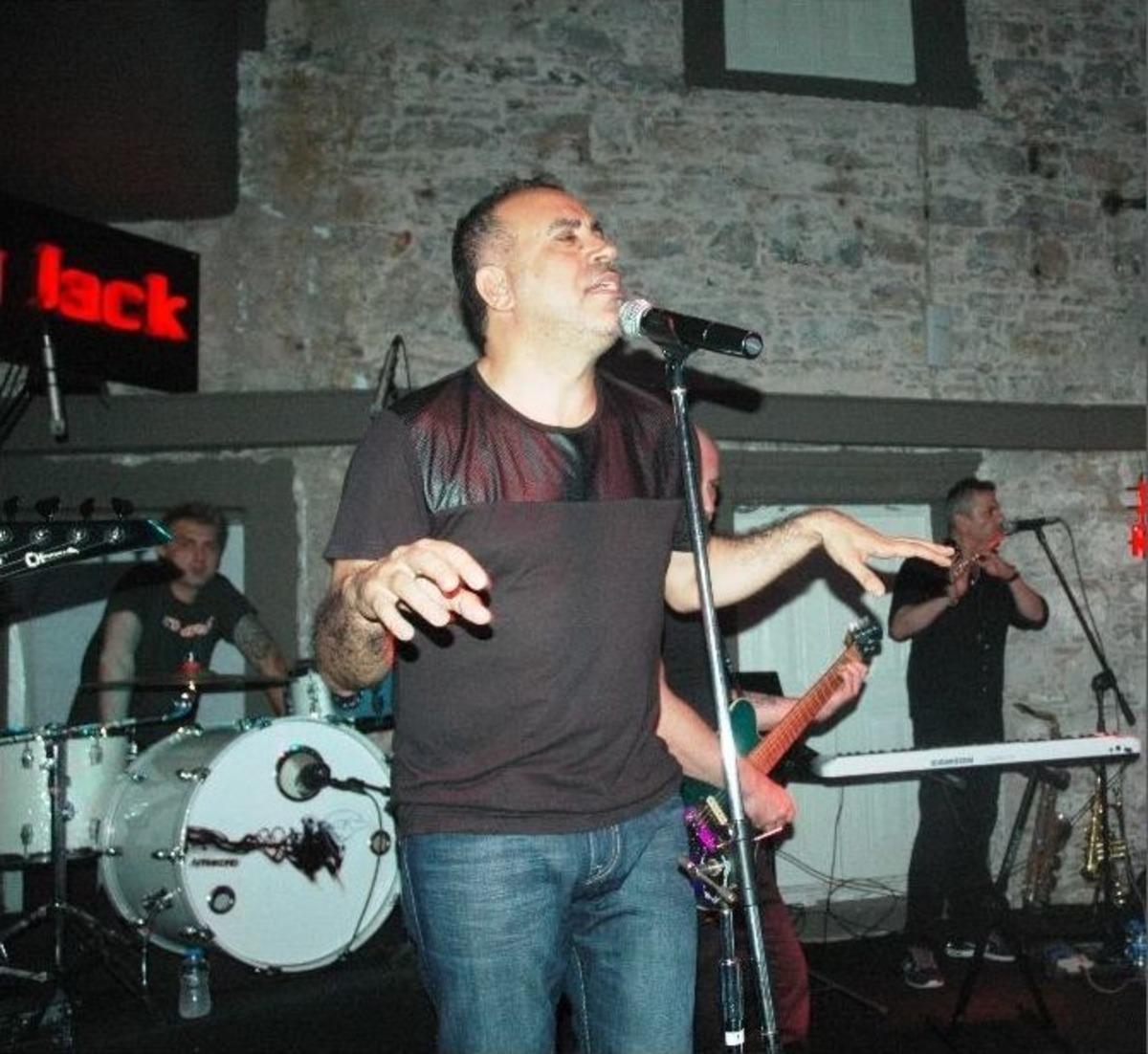 Haluk Levent&rsquo;den Filistin&rsquo;e Arap&ccedil;a Şarkı