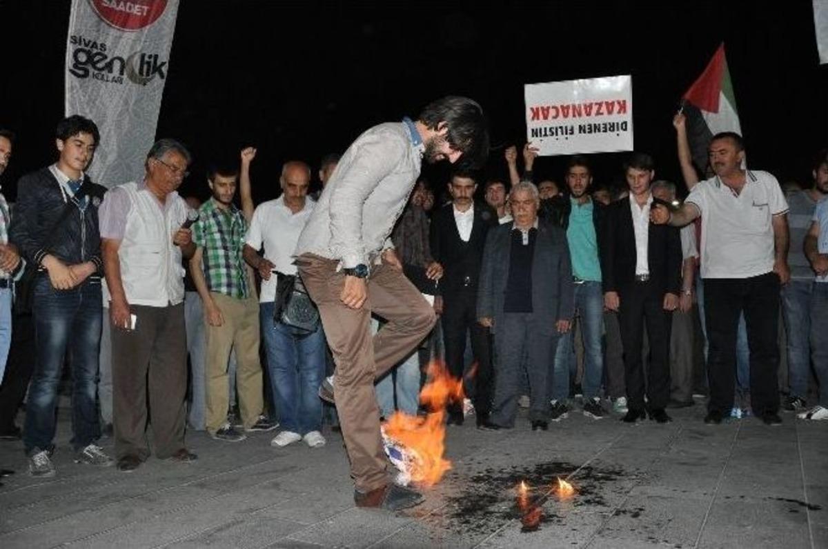 Saadet Partisi İsrail Bayrağı Yaktı