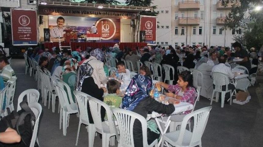 Ke&ccedil;i&ouml;ren Belediyesi Ve İhh, Yetim &Ccedil;ocuklar İ&ccedil;in İftar Verdi