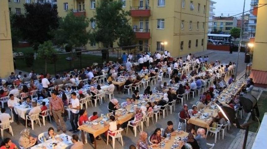 Başkan Han&ccedil;erli Şefkat Evlerinde İftara Katıldı