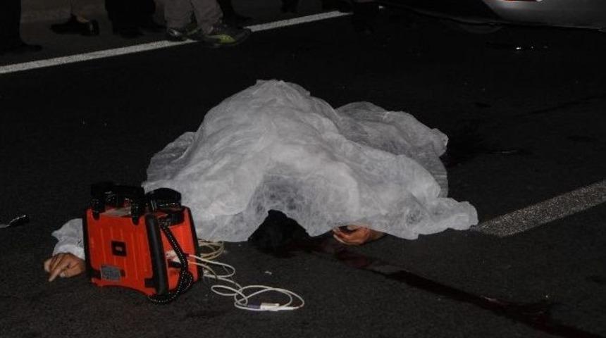 G&uuml;venlik G&ouml;revlisi, Cami &Ccedil;ıkışında Otomobilin Altında Kalarak Hayatını Kaybetti