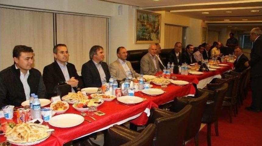 Ardahan Belediyesinden Yetimler Ve &Ouml;ks&uuml;zlere İftar Yemeği