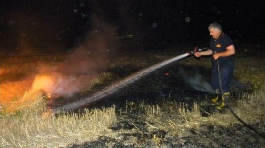 Edirne&rsquo;de Sahur Vakti Anız Yangını