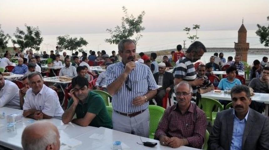 Adilcevaz&rsquo;da Yoksul Ve Yetimlere İftar Yemeği