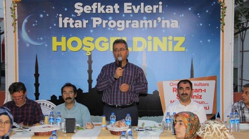 Başkan Han&ccedil;erli, Iftarda Şefkat Evleri'nde Kalan Ailelerle Bir Arayageldi