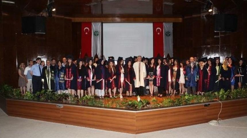 &Ccedil;&uuml; G&uuml;zel Sanatlar Fak&uuml;ltesi&rsquo;nde Mezuniyet Sevinci