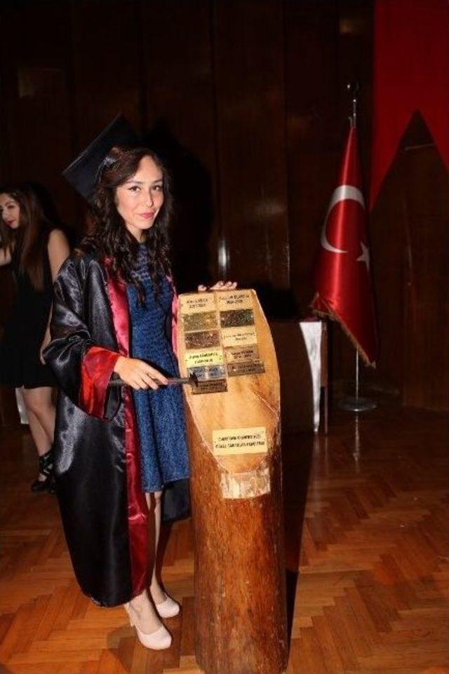 Çü Güzel Sanatlar Fakültesi’nde Mezuniyet Sevinci