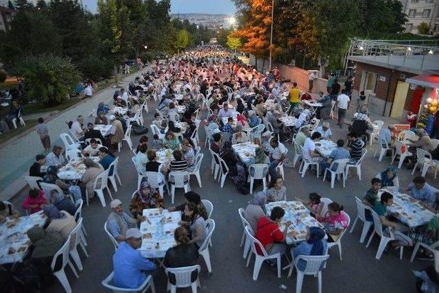 Tepebaşı Belediyesi’nin Mahalle İftarları