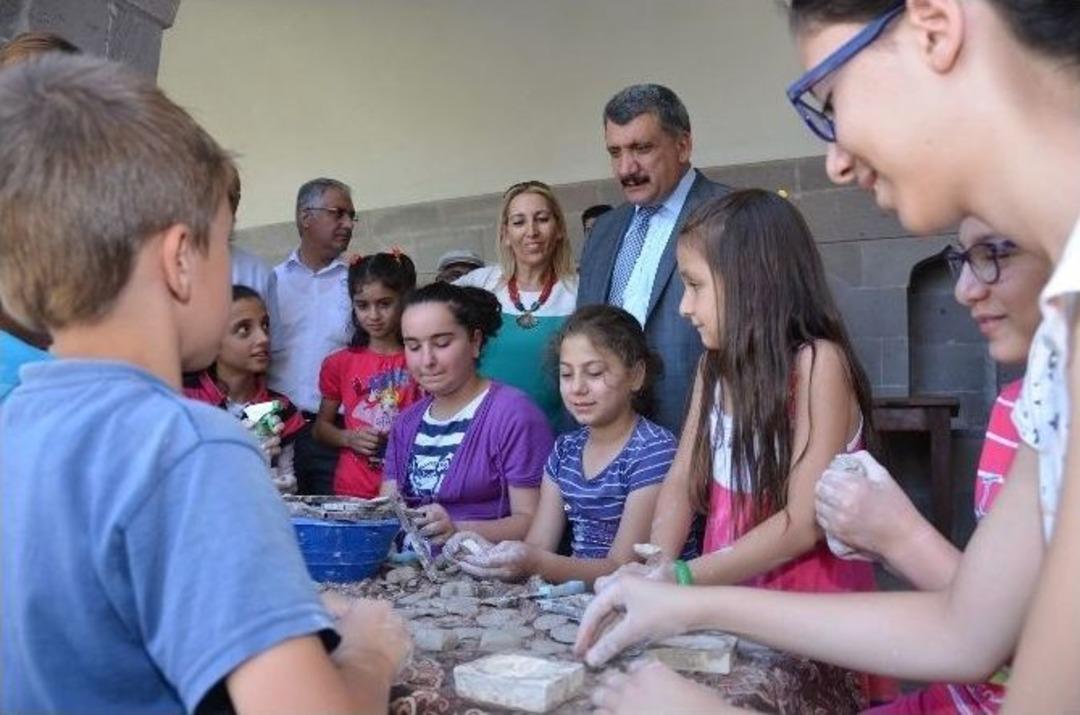 Bir D&ouml;nem T&uuml;ccarları Barındıran Kervansaray, Şimdi Sanat&ccedil;ıları Ağırlıyor