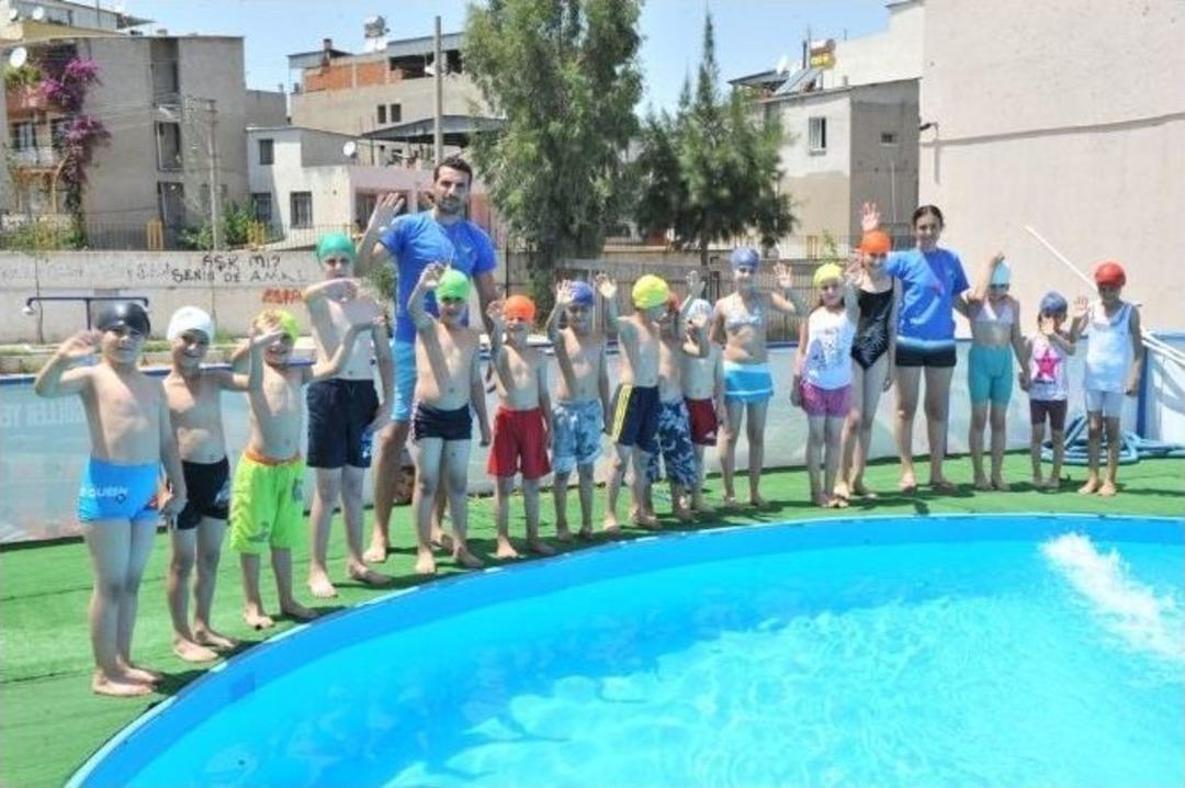 Buca&rsquo;da Portatif Havuzlarda Eğitimler Başladı