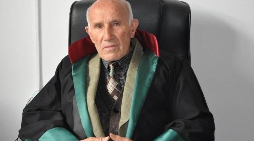 54 Yıl Aradan Sonra Hukuk Fak&uuml;ltesini Tamamlayıp Avukatlığa Soyundu