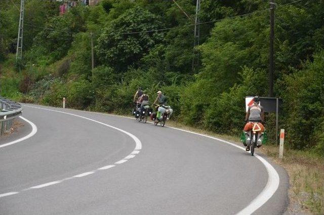 Yabancı Bisiklet&ccedil;iler Karadeniz&rsquo;e Hayran Kaldı 1