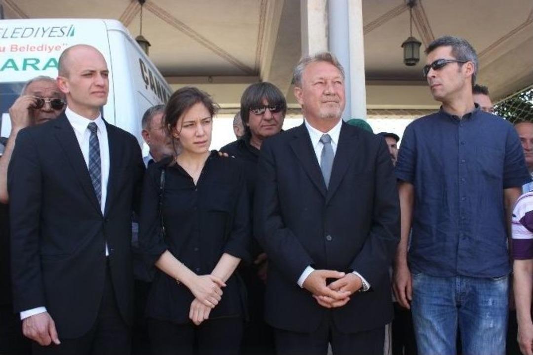 Eski Dsp Genel Başkanı Zeki Sezer&rsquo;in Eşi &Uuml;lkenur Sezer İ&ccedil;in Kocatepe Camii'nde Cenaze Namazı Kılındı