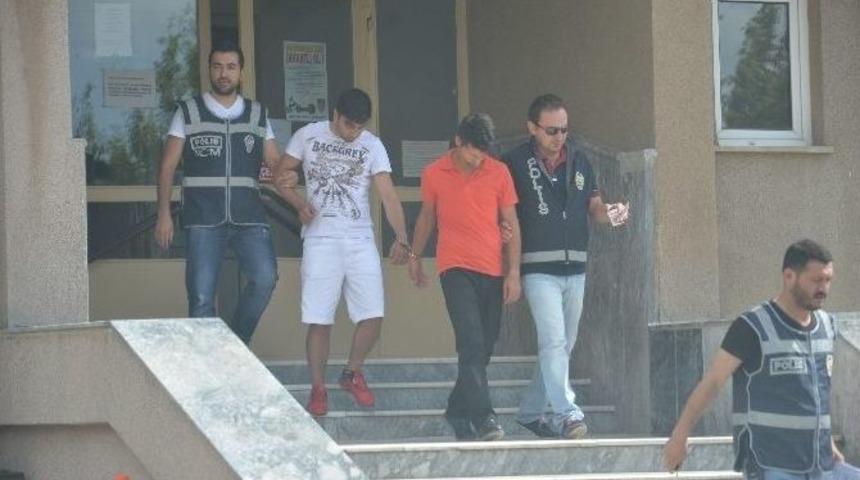 Kredi Kartlarını Kopyalayan 2 Kişi Yakalandı