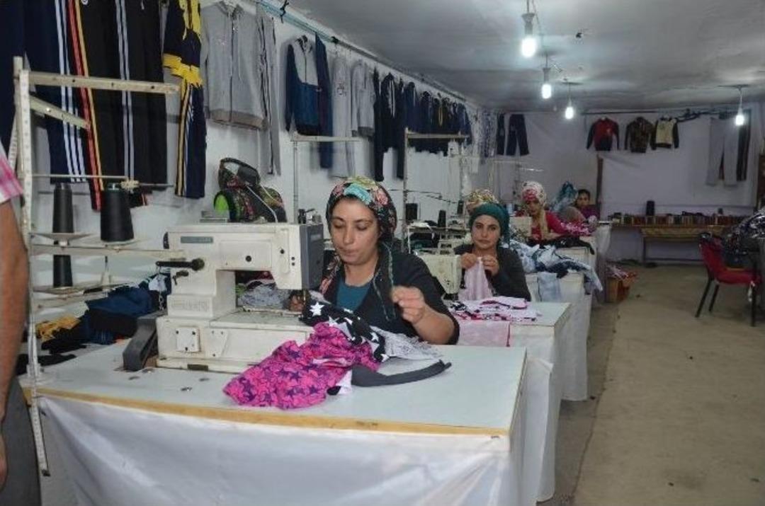 (&ouml;zel Haber) Bir Dikiş Makinesiyle Yola &Ccedil;ıktı, Tekstil At&ouml;lyesi Kurdu