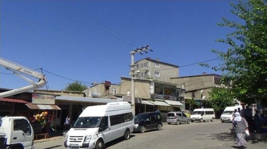 Kulp&rsquo;ta Sokak Aydınlatma Lambaları Yenileniyor