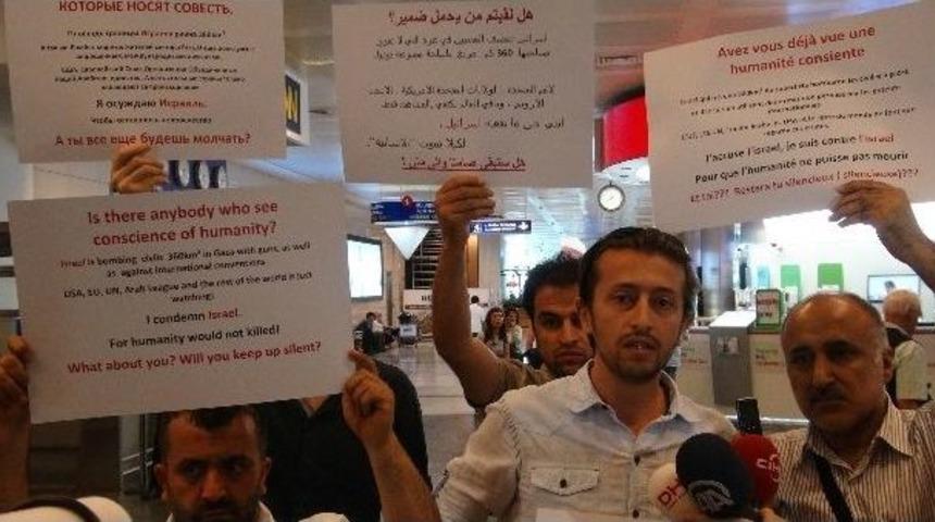 Atat&uuml;rk Havalimanı&rsquo;nda 5 Dilde İsrail Protestosu
