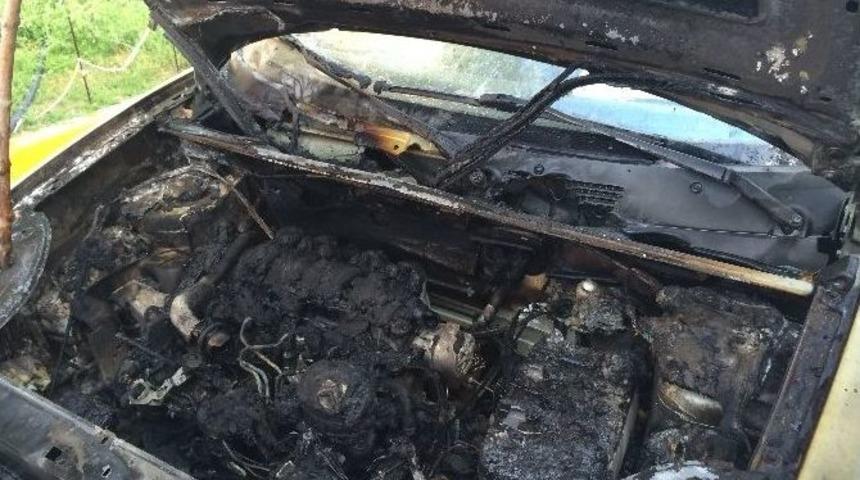 Van&rsquo;da Park Halindeki Kamyonet Yandı