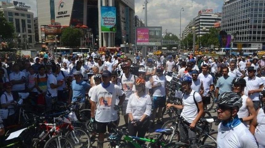 Bisiklet&ccedil;iler Berk İ&ccedil;in Pedal &Ccedil;evirdi