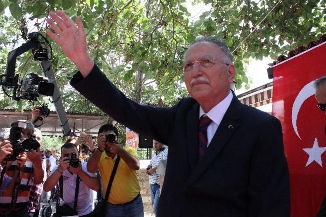 İhsanoğlu: &ldquo;camilerin G&ouml;lgesinde Siyaset Yapılmaz&rdquo;